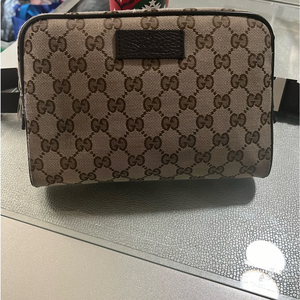 Gucci waist Pack. 100%Authentic. Purchased at the Gucci outlet in NY.